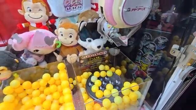 Can we clear out the Lucky Ball Drop Tourist Claw Machine !