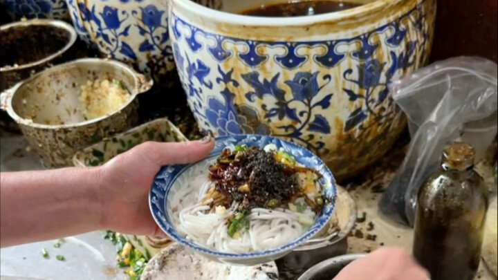 Du lịch một ngày ở Nam Xương: Thưởng thức món bún trộn Nam Xương