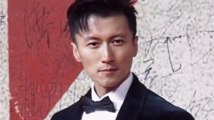 إذا كان نجوم الدراما الصينية لا يعرفون كيف يسيرون على السجادة الحمراء، فليتعلموا من تشي تينغفِنغ!