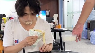 偷外卖这种行为太可耻了，不提倡#办公室搞笑 #一定要看到最后
