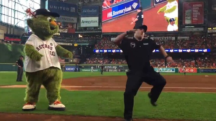 The mascot provoked the security guard, only to find out the opponent was actually a hidden master! 