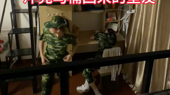 Latihan militer yang tak kunjung berakhir, para siswa sudah gila.