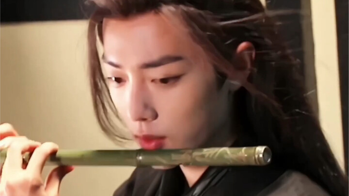 Tiêu Chiến: Dù chỉ nhìn vào khoảng không, ánh mắt tôi cũng đủ “kéo tơ” rồi.