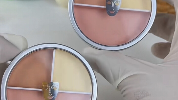 Menurut kalian, sebenarnya bagaimana cara yang tepat untuk mengaplikasikan concealer?