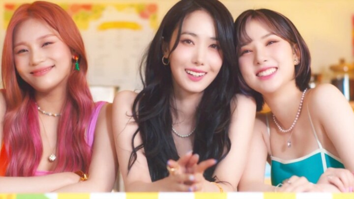 VIVIZ’s Comeback Title Track “LOVEADE” MV + First Stage!