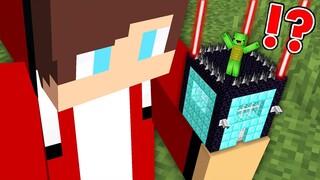 Mikey & JJ Build Tiny Security House in Minecraft! (Maizen Mazien Mizen)