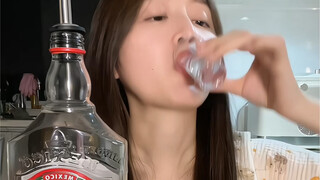 喝完龙舌兰shot 记得把酒杯也吃了！