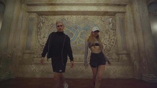 أطلقت ليزا، الراقصة الرئيسية لفرقة BLACKPINK، فيديو ترويجيًا لاستوديو الرقص الخاص بشركتها، وتجاوز عد