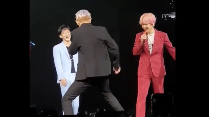 【EXO Park Chanyeol】(Đa góc nhìn gia truyền) Chanyeol đối diện trực tiếp với nhân vật chính, rolling 