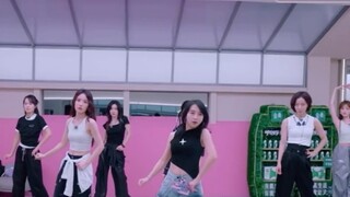Koreografer asli pertunjukan publik keempat "Break down" di Riding the Wind 2025 ada di sini! Menung