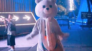 [Tell Me Walking Dance] Bagaimana rasanya merekam video di bar? Mereka pasti mengira aku sedang mena