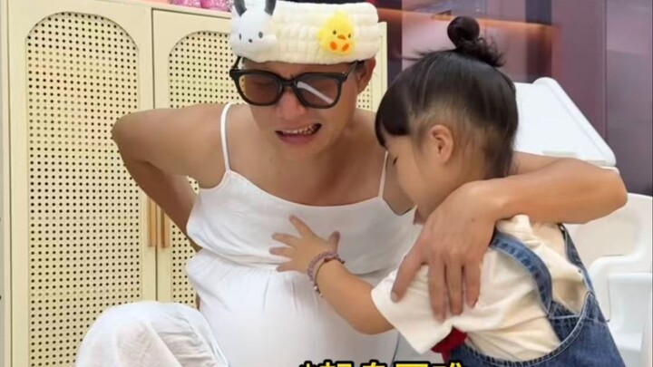 女儿虽然是爸爸带大的，但是她最爱的还是妈妈...