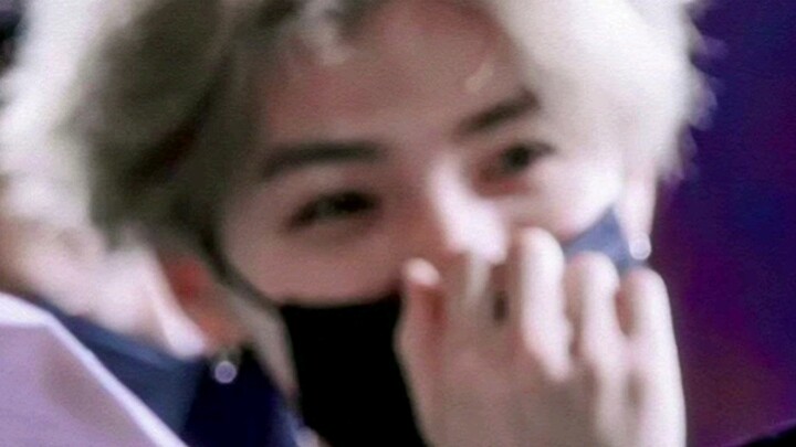 This is probably what “national popularity” means. Lu Han earned this with a decade of hard work!