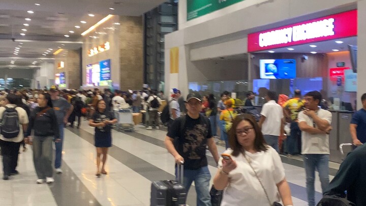 生活没有解药但有布洛芬和咖啡一个治愈身体上的痛一个治愈精神上的累