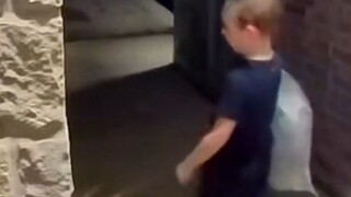 父母发现监控下儿子对妈妈的碎碎念……