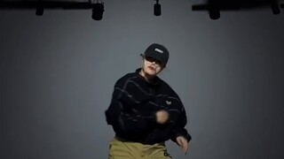 【 Qiqi 】ฉันสงสัยว่าใครยังไม่มีแฟน