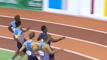 سو شين بطول 60 مترًا هو الأفضل على الإطلاق! أحاط بستة أجانب وحده، وانطلق وحيدًا ليحقق الفوز بقوة وهي