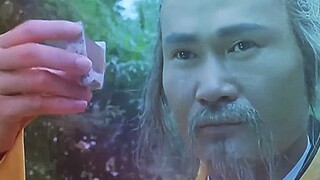 老头只是用手一划，杯子就一分为二，不但滴水不漏，而且还能喝？