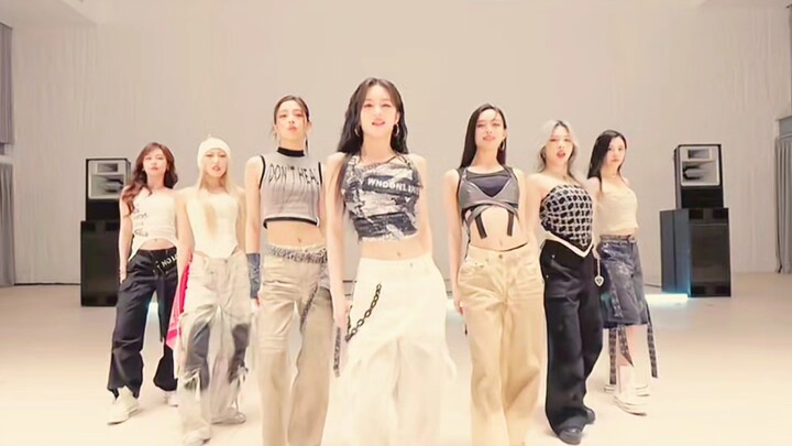 【RED】"No flattering expression at all, this is what a female idol should be like"