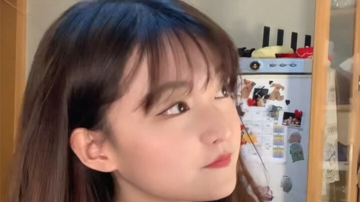 ألقى المعلم المراقب نظرة على ورقة امتحاني، ثم قال للجميع: تأكدوا جميعًا من مراجعة إجاباتكم جيدًا.