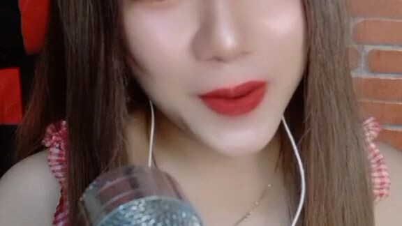 hallo guyyss jangan lupa join di live aku dan bantu support 🤗🥰