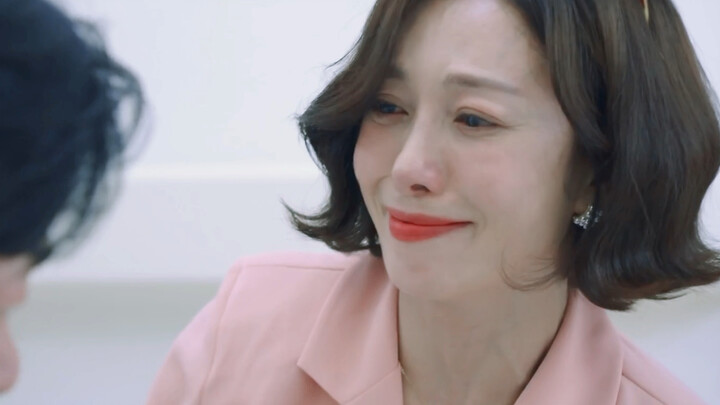 Who would’ve thought the male lead’s dad is such a romantic? Their parents’ love is so sweet—pure sh