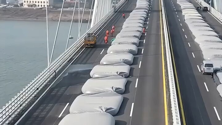 Why are there so many water bags on the bridge? #ScienceEducation#
