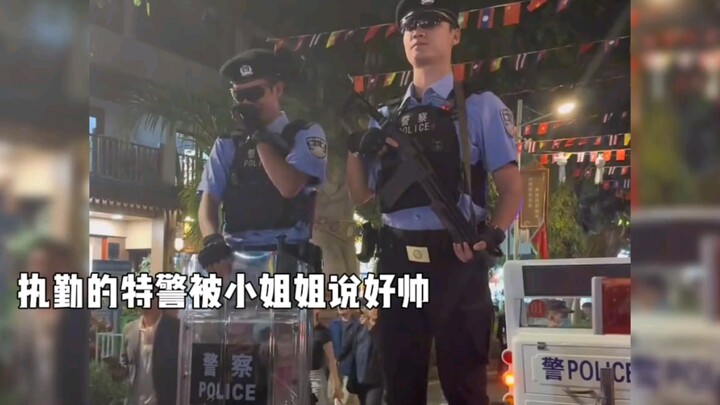 警察叔叔也有可爱的一面，这谁看谁不迷糊