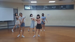 室内赤脚舞蹈彩排