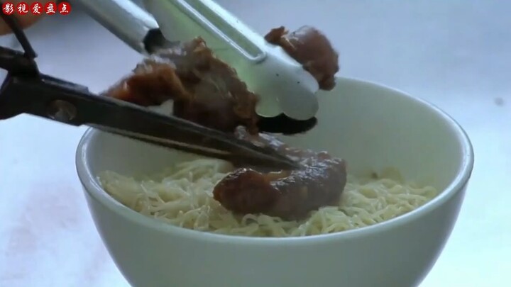 เหวินซานกินเป็ดปักกิ่งที่ชิงจวีเต๋อจนกลายเป็นคุณชาย หลิว เต๋อหัวกินบะหมี่เอี้ยงวัว ส่วนหกสุดยอดนักแส
