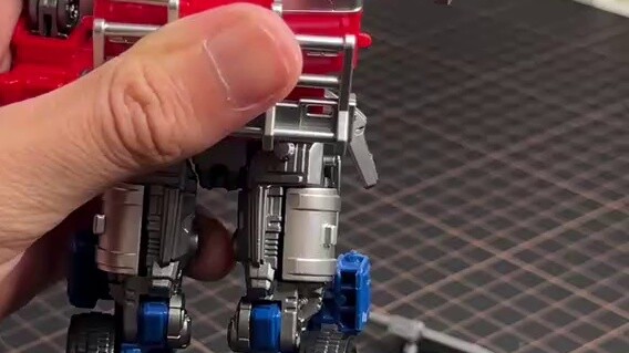 หล่อมาก! แต่ข้อต่อแน่นมาก! Black Mamba op01koss102 Optimus Prime ง่ายๆ แชร์!