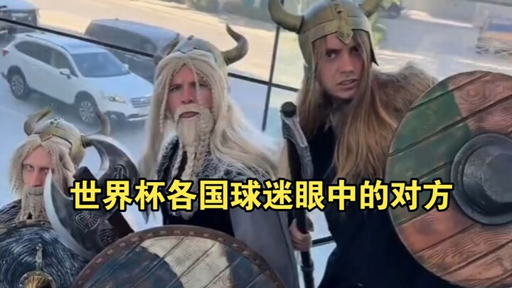 Các CĐV các nước nhìn đối phương tại World Cup