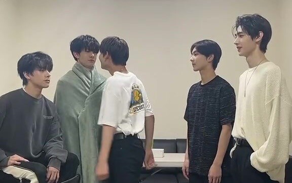 【ENHYPEN】抖音更新 Nik独舞 国外超火Giveon的Heartbreak Anniversary