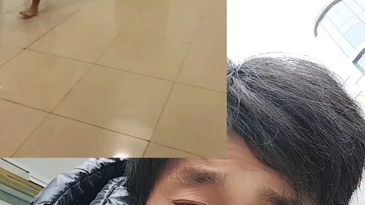 Haha, tôi đã học được cách nhún chân trượt rồi