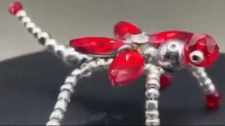 عمل يعسوب بخرز الكريستال