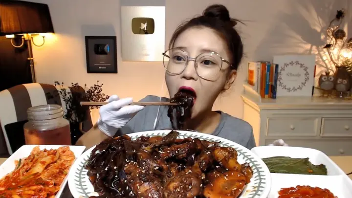 Mukbang | Stewed Chicken with Soy Sauce