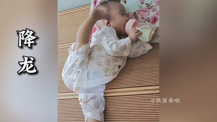 รวมท่าหลับสุดแนวของเด็กน้อยน่ารัก ดูเหมือนกำลังฝึกกังฟูเลย ลูกคุณก็เป็นแบบนี้ไหมนะ? #ลูกน้อยมนุษย์ #