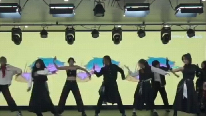 Have you ever seen so many people dancing together?