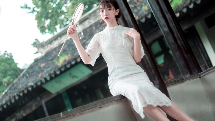 [Lingdang] "First Sight" First try on cheongsam ~ See you in the pavilion on a rainy day ~