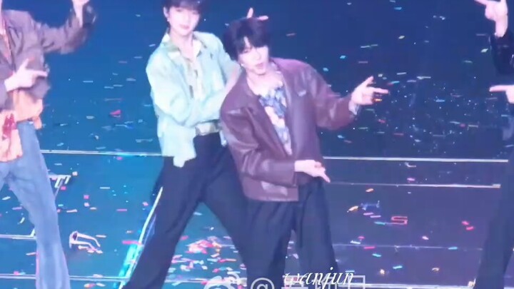 [Yang Bowen] I won't allow anyone to do splits on the spot without seeing Yang Bowen