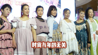 Bibi-bibi dengan usia rata-rata di atas 60 tahun menjajal mengenakan busana Lolita!