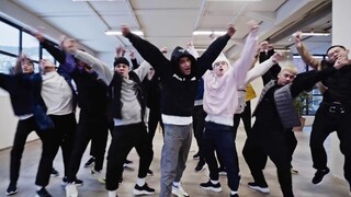 【فرقة الرقص النرويجية Quick Style】 رقص جماعي مباشر مع قليل من الحماسة الجنسية المثلية Jeg er lei meg