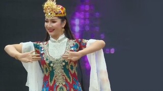 Uyghur Dance - Chirayliq Gülüm (Chinese-English Subtitles)