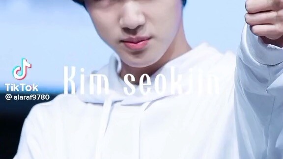 Ketika member BTS mem perkenal kan diri