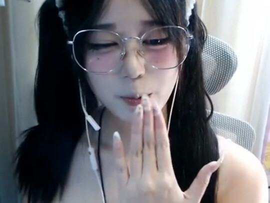 可是没有人喜欢我的棱角，他们只会问我为什么头顶尖尖的