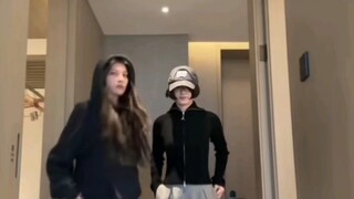 Wah, Zhao Liying menarikan Li Xicheng March. Lihat terakhir kali. Gayanya benar-benar berbeda.