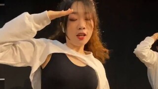 Not me. THE9 covers the dance. Focus on Liu Yuxin, Sister Umbrella covers!