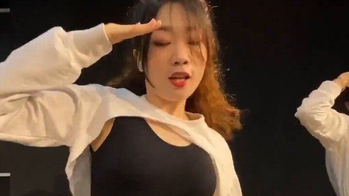 ไม่ใช่ฉัน. THE9 คัฟเวอร์เพลงนี้ มุ่งไปที่ Liu Yuxin พี่สาวร่มปกป้องเธอ!