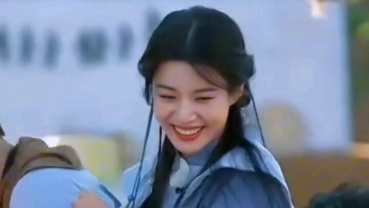 She’s as cute as a little cat, throwing punches in the air.