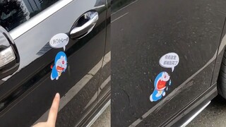 Pemilik mobil Buddha tergores berkali-kali, dan bodi mobil ditutupi stiker kartun dan hancur total: 